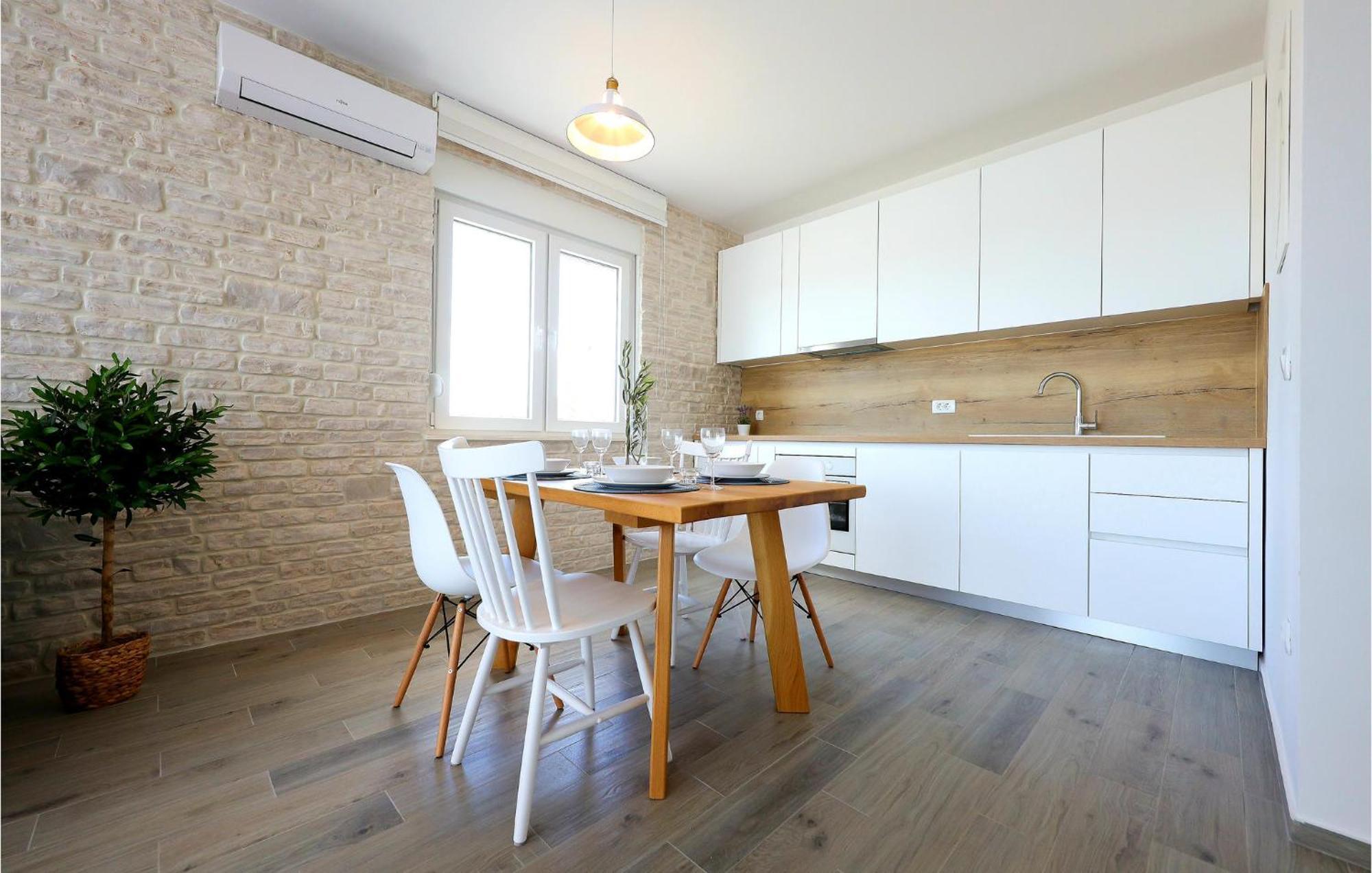 Stunning Home In Vrsi With Kitchen Exterior foto