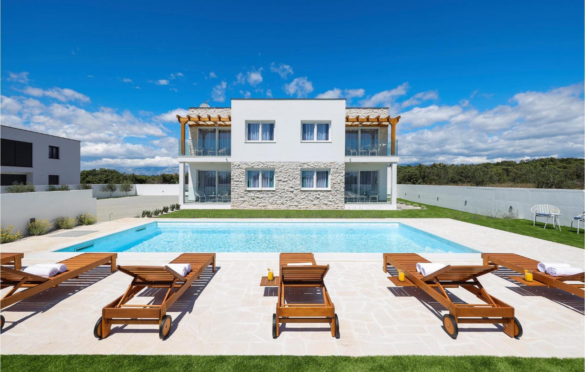 Stunning Home In Vrsi With Kitchen Exterior foto