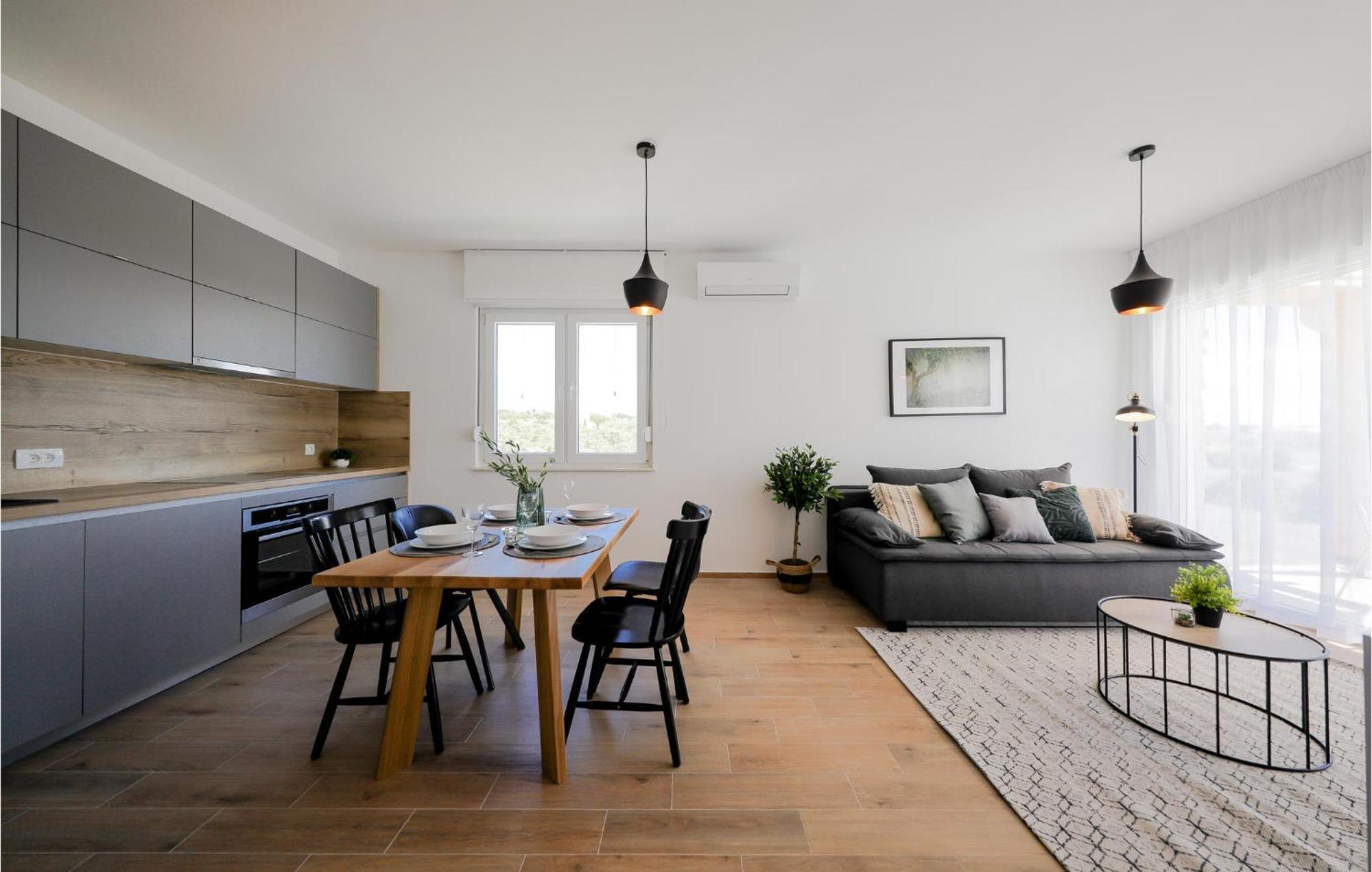Stunning Home In Vrsi With Kitchen Exterior foto