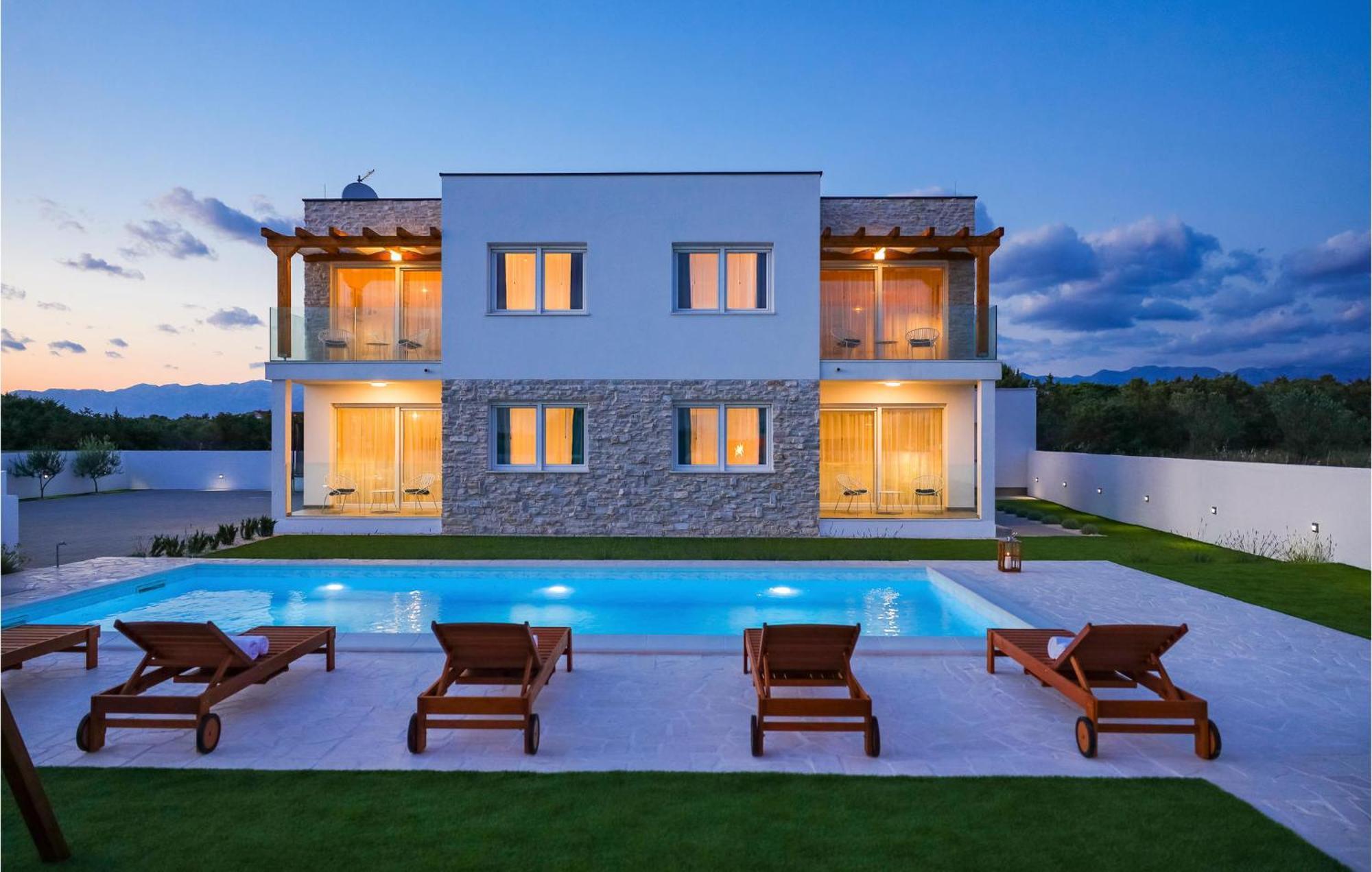 Stunning Home In Vrsi With Kitchen Exterior foto